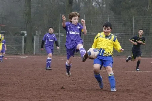 Mert Caliskan als Kind beim Fußball