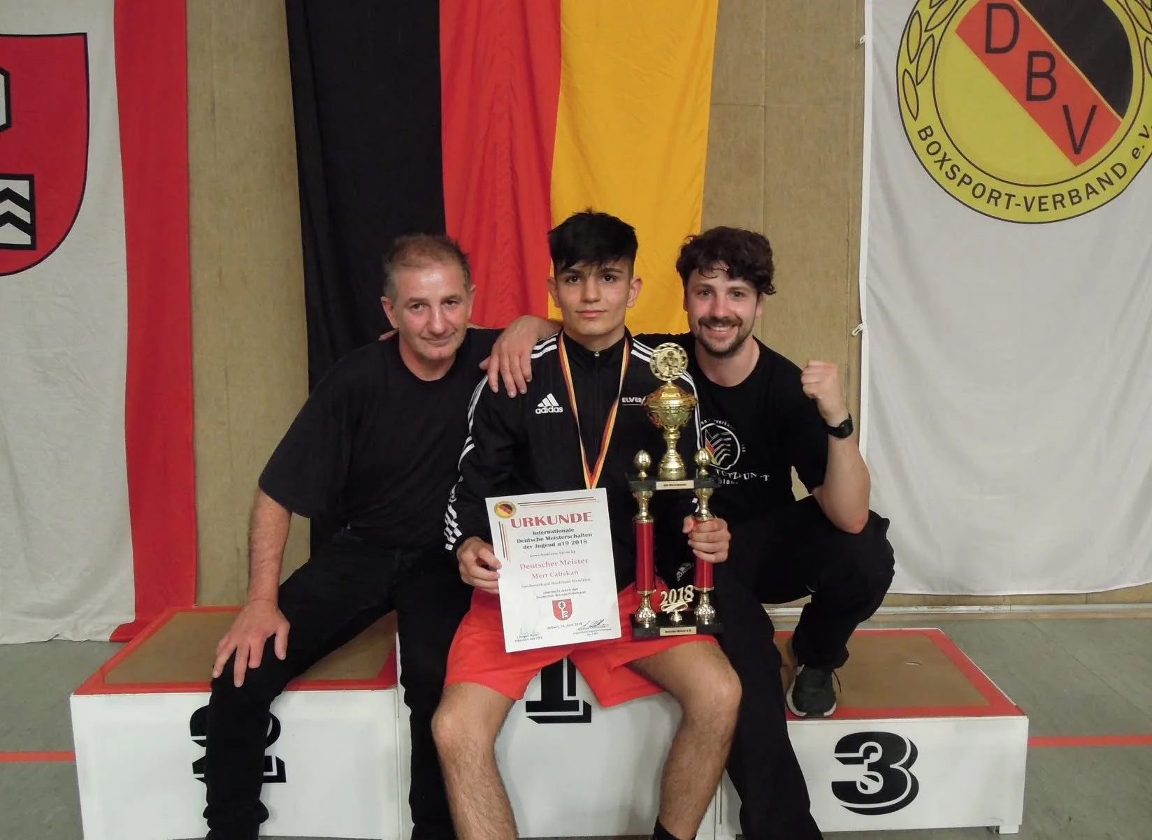 Mert Caliskan (Mitte) wird 2018 Deutscher Meister
